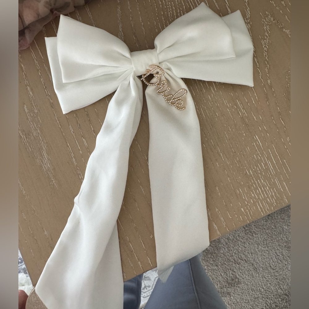 Elegant White Bow with Gold bride accen